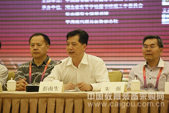 2015年中国高校图书馆发展论坛于武汉隆重开幕 2015年中国高校图书馆发展论坛于武汉隆重开幕